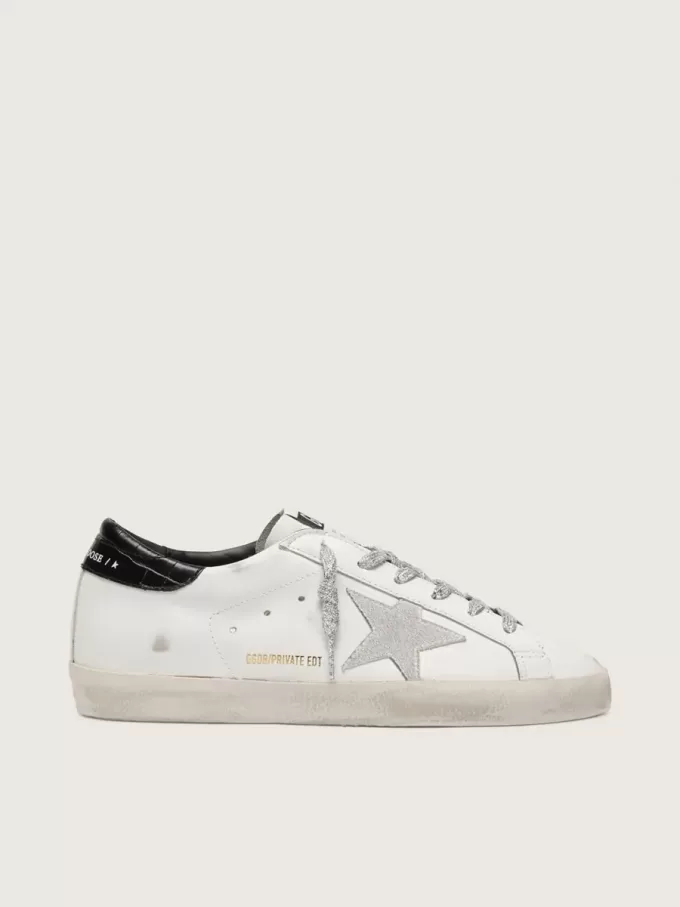 Super-Star para mujer con estrella de ante blanco y lengüeta del talón de piel negra con estampado de cocodrilo Super-Star para mujer con estrella de ante blanco y lengüeta del talón de piel negra con estampado de cocodrilo