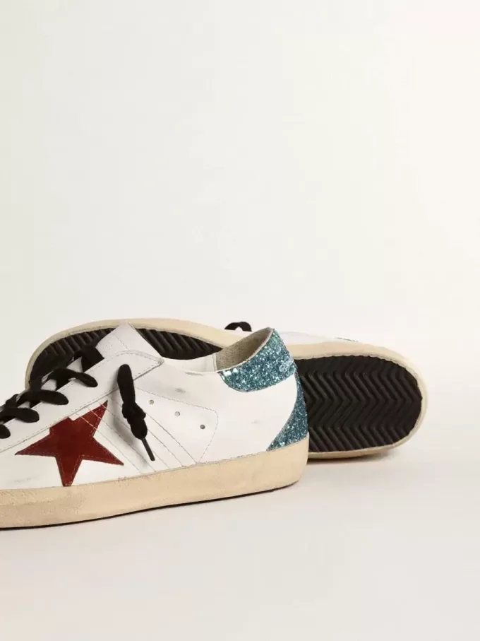 Super-Star para mujer con estrella de ante burdeos y lengüeta del talón con purpurina azul claro Super-Star para mujer con estrella de ante burdeos y lengüeta del talón con purpurina azul claro