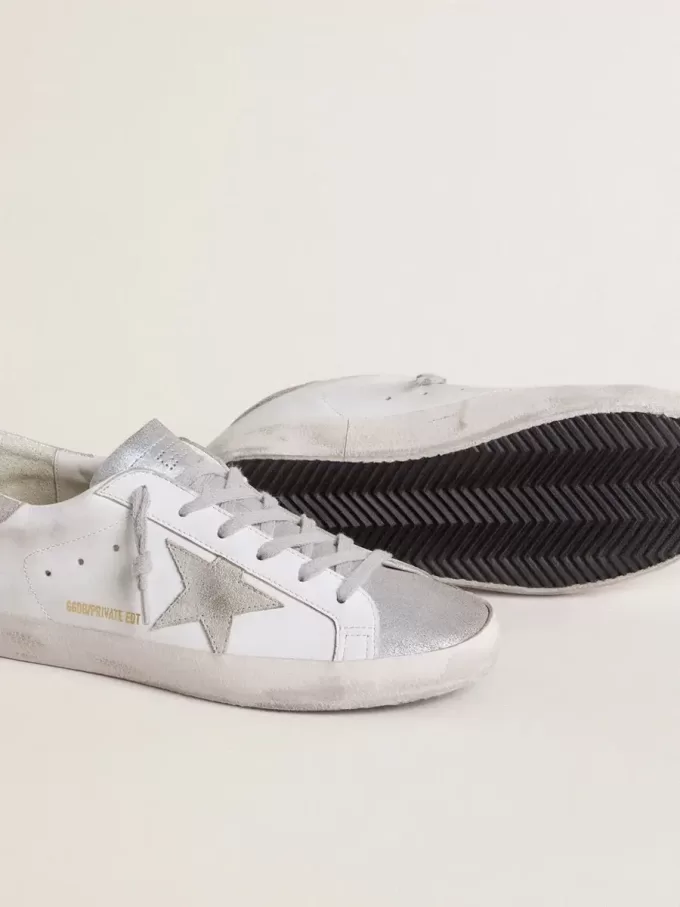 Super-Star para mujer con estrella de ante gris e inserciones plateadas brillantes Super-Star para mujer con estrella de ante gris e inserciones plateadas brillantes