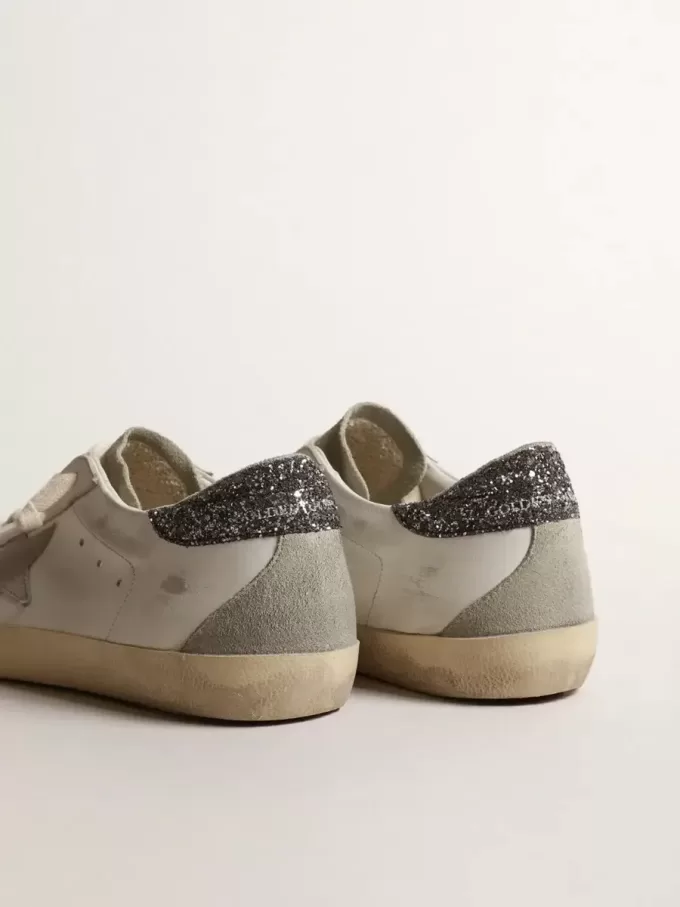Super-Star para mujer con estrella gris y lengüeta del talón gris oscuro brillante Super-Star para mujer con estrella gris y lengüeta del talón gris oscuro brillante