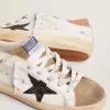 Super-Star para mujer con estrella negra brillante y lengüeta rosa en el talón Super-Star para mujer con estrella negra brillante y lengüeta rosa en el talón