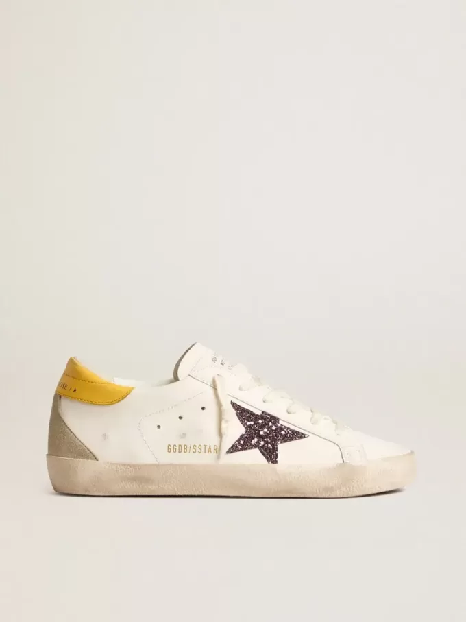 Super-Star para mujer con estrella roja brillante y lengüeta de cuero en el talón Super-Star para mujer con estrella roja brillante y lengüeta de cuero en el talón