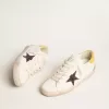 Super-Star para mujer con estrella roja brillante y lengüeta de cuero en el talón Super-Star para mujer con estrella roja brillante y lengüeta de cuero en el talón