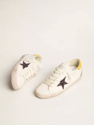 Super-Star para mujer con estrella roja brillante y lengüeta de cuero en el talón Super-Star para mujer con estrella roja brillante y lengüeta de cuero en el talón