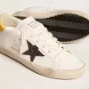 Super-Star para mujer con estrella roja brillante y lengüeta de cuero en el talón Super-Star para mujer con estrella roja brillante y lengüeta de cuero en el talón