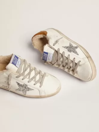 Super-Star para mujer con forro de borreguillo y estrella plateada brillante.