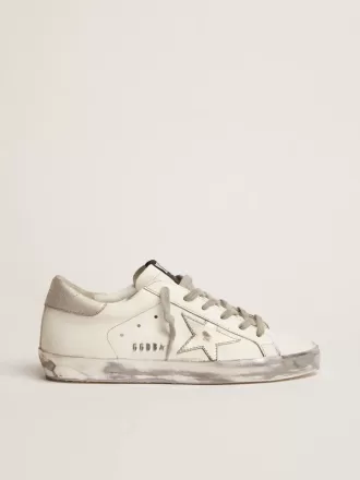 Zapatillas Super-Star para mujer con lengüeta plateada en el talón y letras metálicas con tachuelas