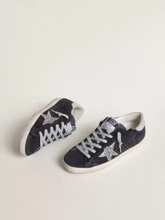 Super-Star para mujer en ante azul, estrella plateada brillante y lengüeta de cuero en el talón