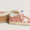 Super-Star para mujer en ante coral con estrella y lengüeta del talón en cuero blanco Super-Star para mujer en ante coral con estrella y lengüeta del talón en cuero blanco