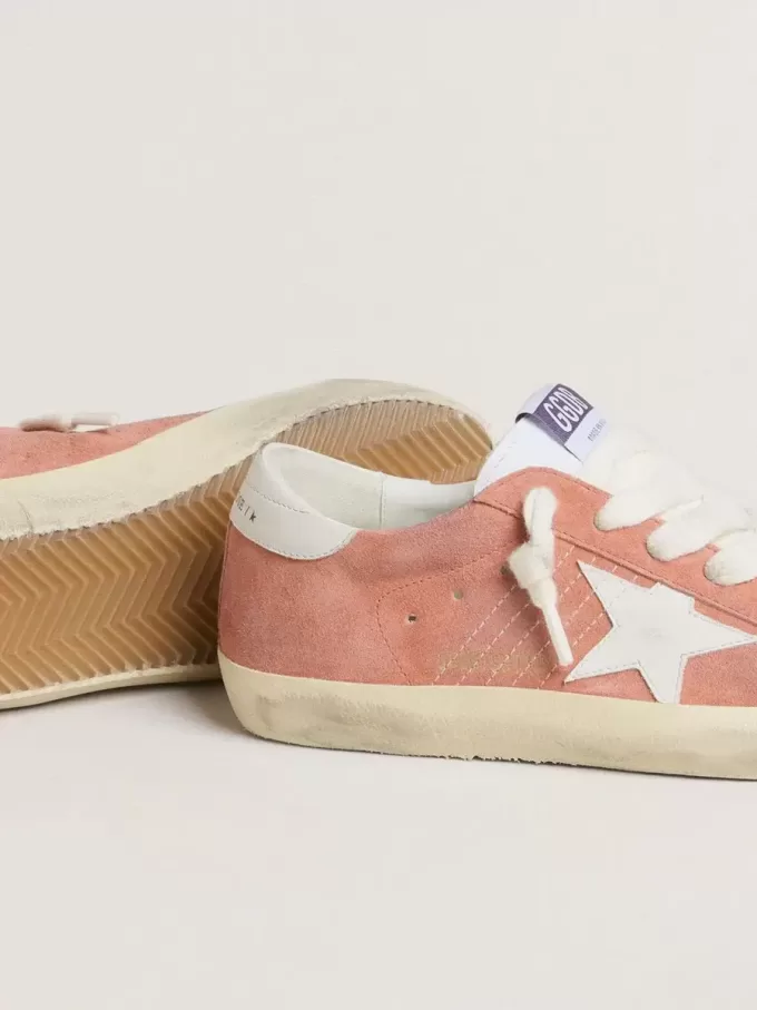 Super-Star para mujer en ante coral con estrella y lengüeta del talón en cuero blanco Super-Star para mujer en ante coral con estrella y lengüeta del talón en cuero blanco