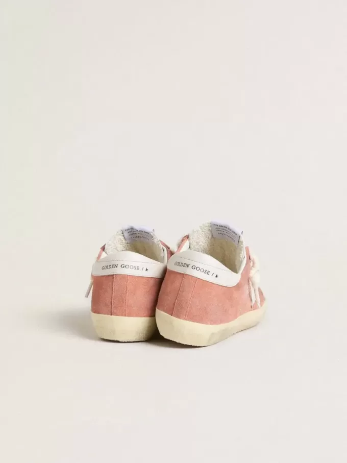 Super-Star para mujer en ante coral con estrella y lengüeta del talón en cuero blanco Super-Star para mujer en ante coral con estrella y lengüeta del talón en cuero blanco