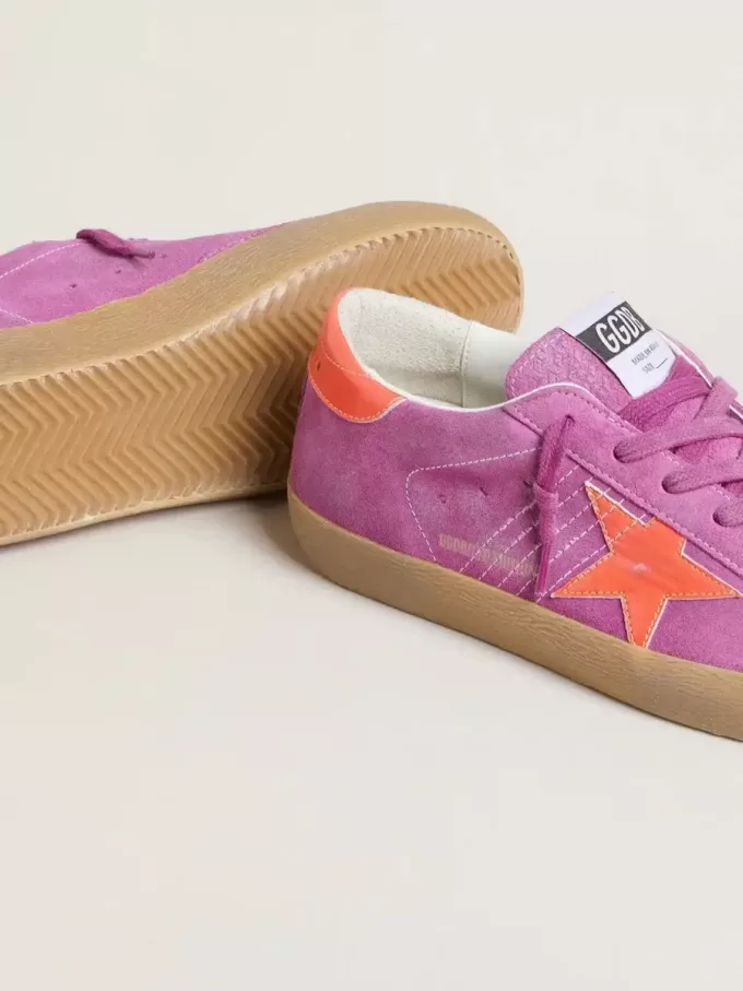 Super-Star para mujer en ante fucsia con estrella y lengüeta en el talón de cuero laminado naranja fluorescente Super-Star para mujer en ante fucsia con estrella y lengüeta en el talón de cuero laminado naranja fluorescente