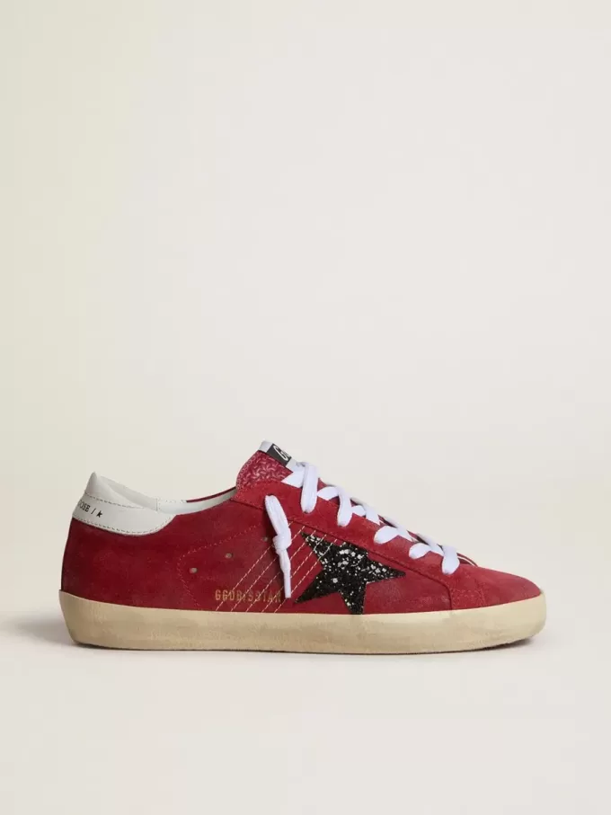Super-Star para mujer en ante rojo con estrella brillante y lengüeta blanca en el talón Super-Star para mujer en ante rojo con estrella brillante y lengüeta blanca en el talón