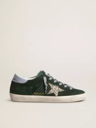 Super-Star para mujer en ante verde, estrella plateada brillante y lengüeta de cuero en el talón