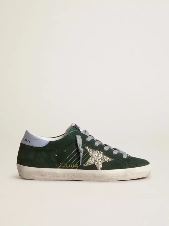 Super-Star para mujer en ante verde, estrella plateada brillante y lengüeta de cuero en el talón Super-Star para mujer en ante verde, estrella plateada brillante y lengüeta de cuero en el talón