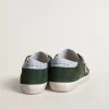 Super-Star para mujer en ante verde, estrella plateada brillante y lengüeta de cuero en el talón Super-Star para mujer en ante verde, estrella plateada brillante y lengüeta de cuero en el talón
