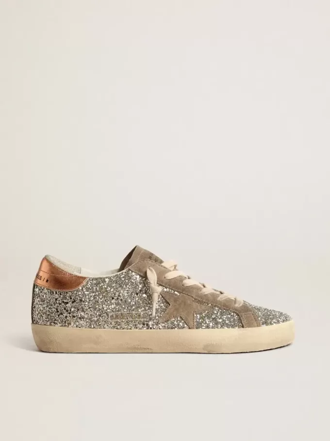 Super-Star para mujer en brillo platino con estrella de ante gris paloma Super-Star para mujer en brillo platino con estrella de ante gris paloma