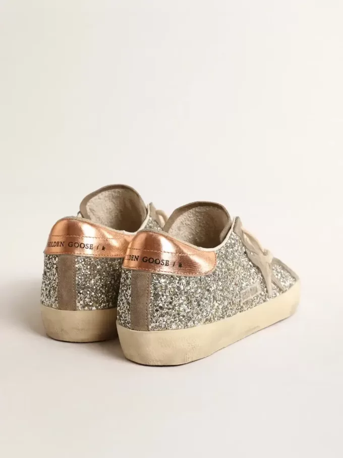 Super-Star para mujer en brillo platino con estrella de ante gris paloma Super-Star para mujer en brillo platino con estrella de ante gris paloma