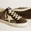 Super-Star para mujer en napa negra con tachuelas y estrella de piel blanca Super-Star para mujer en napa negra con tachuelas y estrella de piel blanca