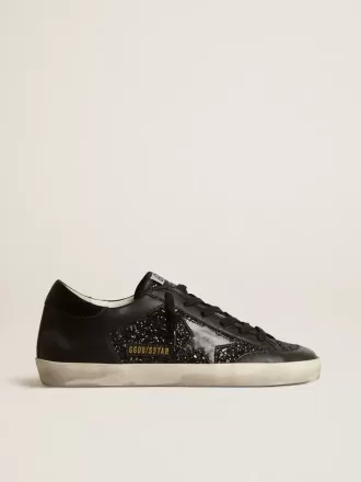 Super-Star para mujer en napa negra y purpurina con estrella de cuero negro brillante Super-Star para mujer en napa negra y purpurina con estrella de cuero negro brillante