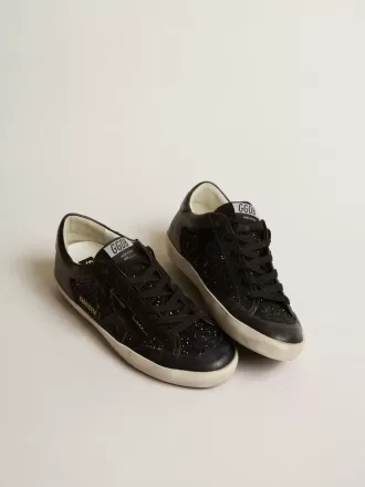 Super-Star para mujer en napa negra y purpurina con estrella de cuero negro brillante Super-Star para mujer en napa negra y purpurina con estrella de cuero negro brillante