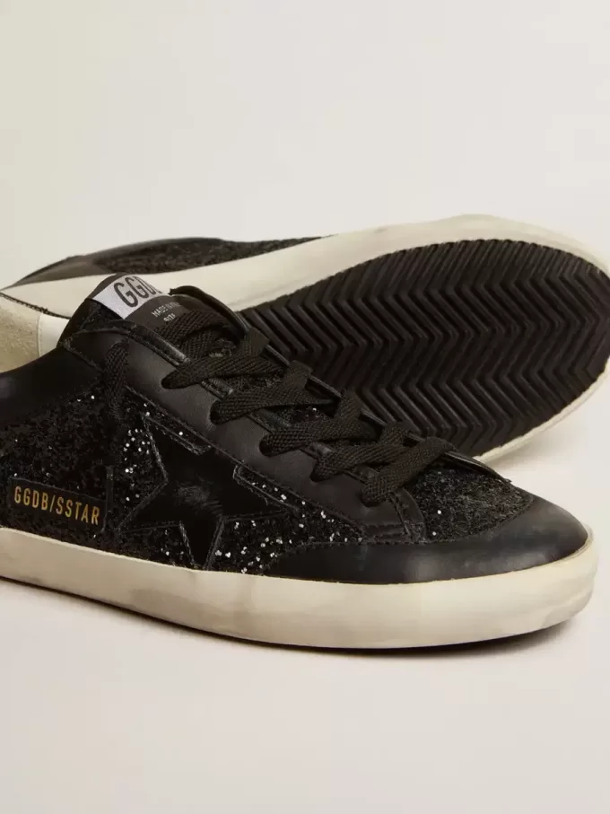 Super-Star para mujer en napa negra y purpurina con estrella de cuero negro brillante Super-Star para mujer en napa negra y purpurina con estrella de cuero negro brillante