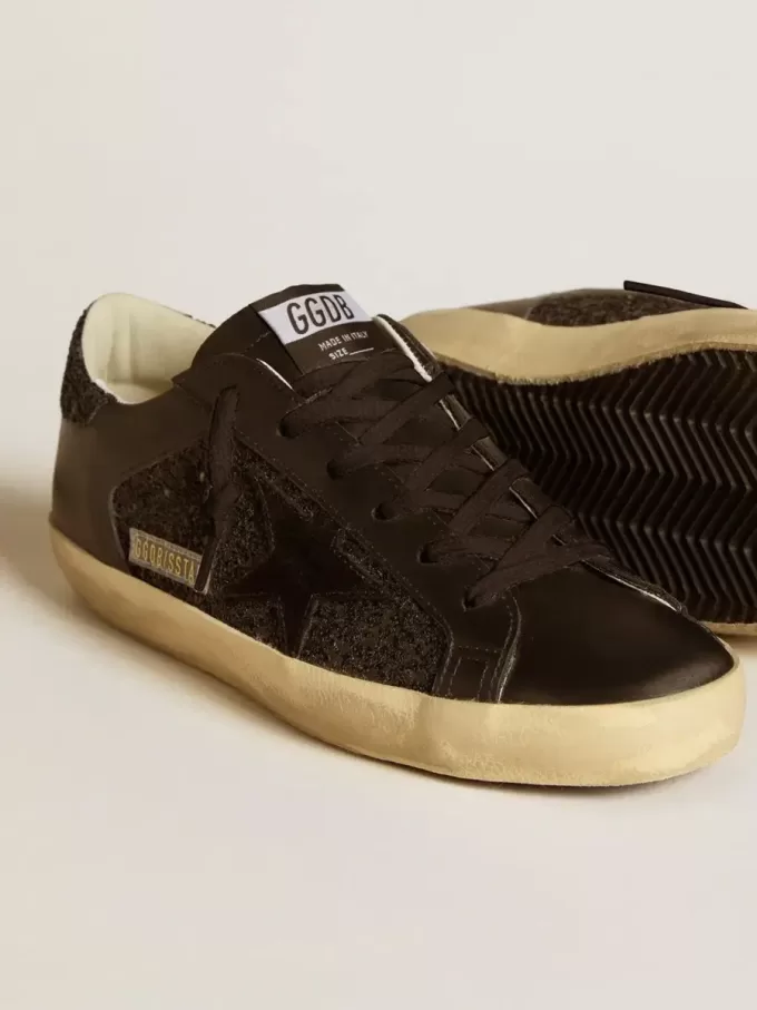 Super-Star para mujer en negro brillante con estrella de ante negro e inserciones de cuero Super-Star para mujer en negro brillante con estrella de ante negro e inserciones de cuero
