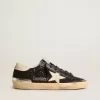 Super-Star para mujer en negro brillante y napa con estrella y lengüeta del talón en piel color crema. Super-Star para mujer en negro brillante y napa con estrella y lengüeta del talón en piel color crema.