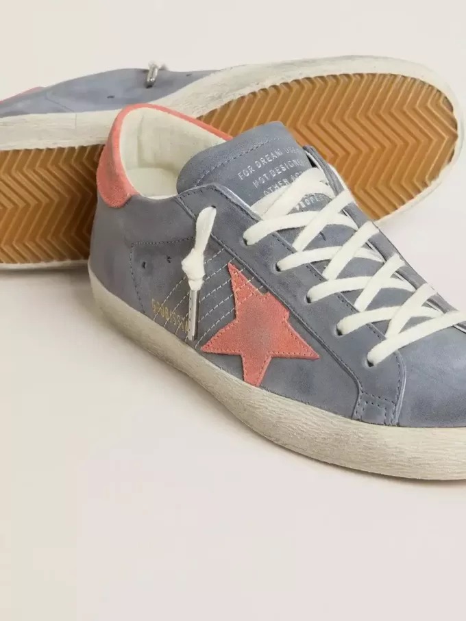Super Star para mujer en nubuck azul con estrella y lengüeta en el talón de ante rosa Super Star para mujer en nubuck azul con estrella y lengüeta en el talón de ante rosa