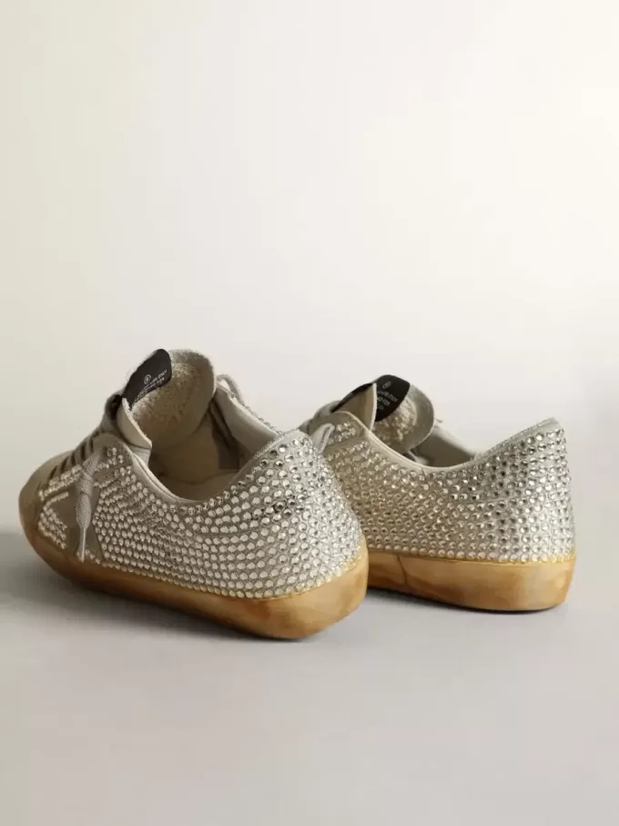 Super-Star para mujer en nubuck blanco envejecido con cristales Swarovski Super-Star para mujer en nubuck blanco envejecido con cristales Swarovski
