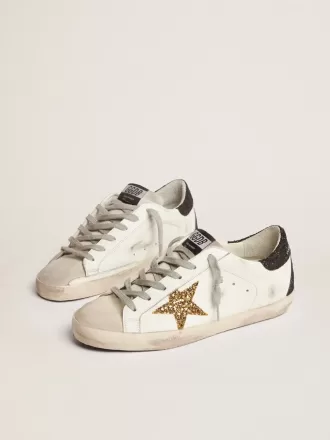Super-Star para mujer en piel napa con estrella dorada brillante y lengüeta negra brillante en el talón Super-Star para mujer en piel napa con estrella dorada brillante y lengüeta negra brillante en el talón