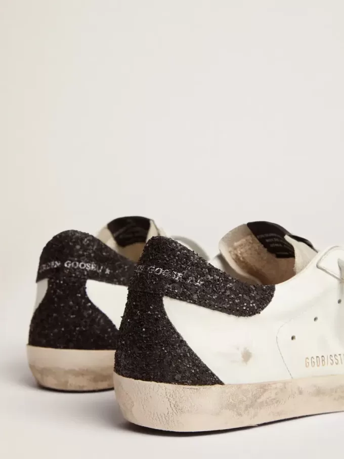 Super-Star para mujer en piel napa con estrella dorada brillante y lengüeta negra brillante en el talón Super-Star para mujer en piel napa con estrella dorada brillante y lengüeta negra brillante en el talón