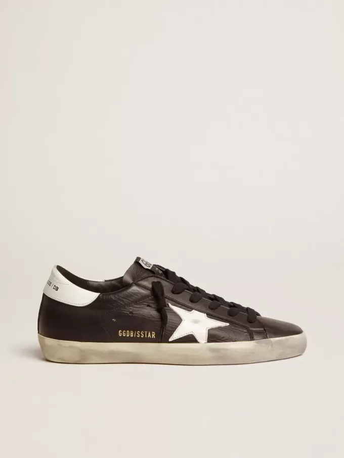 Super-Star para mujer en piel negra con estrella y lengüeta en el talón en piel blanca Super-Star para mujer en piel negra con estrella y lengüeta en el talón en piel blanca