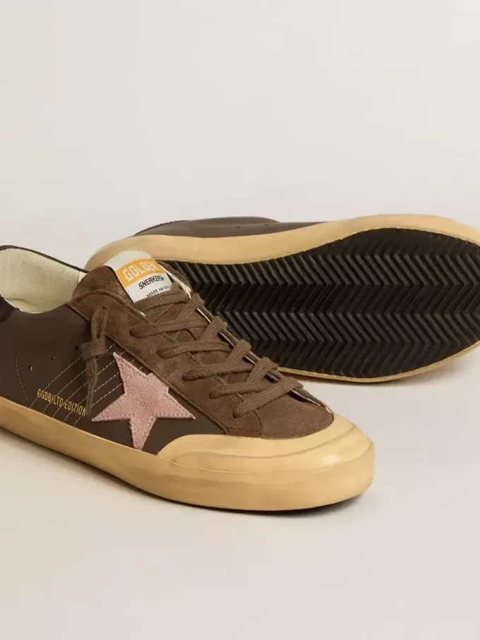 Super-Star Penstar LTD para mujer en piel marrón con estrella de ante rosa Super-Star Penstar LTD para mujer en piel marrón con estrella de ante rosa