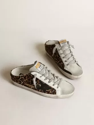 Super-Star Sabot para mujer en piel de potro con estampado de leopardo y estrella negra