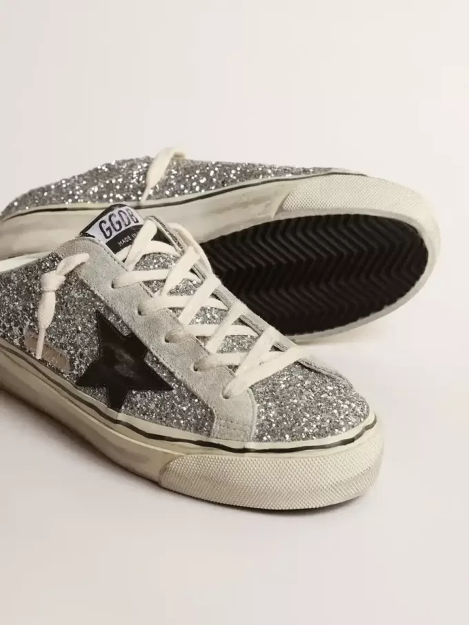 Super-Star Sabot para mujer en plata brillante con estrella de cuero negro Super-Star Sabot para mujer en plata brillante con estrella de cuero negro