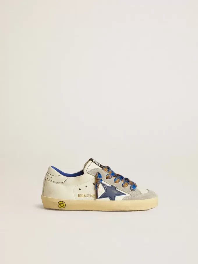 Super-Star Young con estrella de cuero azul e inserciones de ante gris hielo