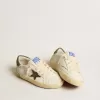 Super-Star Young en napa con estrella de ante y lengüeta verde en el talón