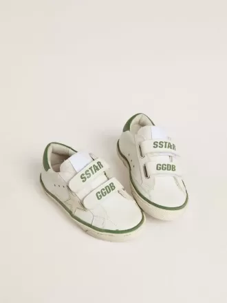 Teen Old School en piel blanca con lengüeta en el talón de napa verde e inserción verde