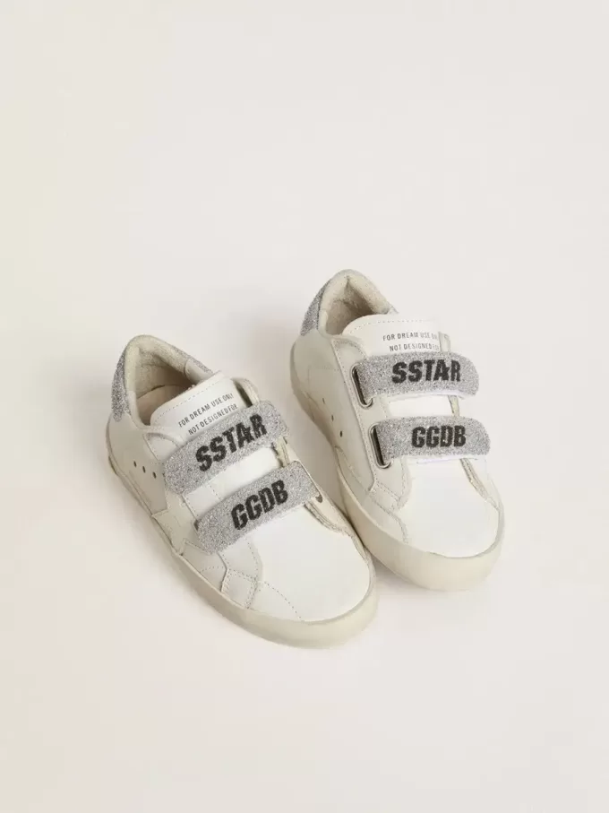 Teen Old School en piel blanca con lengüeta y tiras en el talón con cristales Swarovski plateados Teen Old School en piel blanca con lengüeta y tiras en el talón con cristales Swarovski plateados