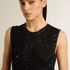 Top de malla negra con lentejuelas y detalles en contraste Top de malla negra con lentejuelas y detalles en contraste