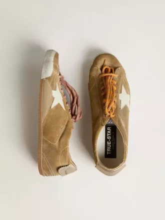 True-Star para hombre en ante color tabaco con estrella blanca y lengüeta platino en el talón