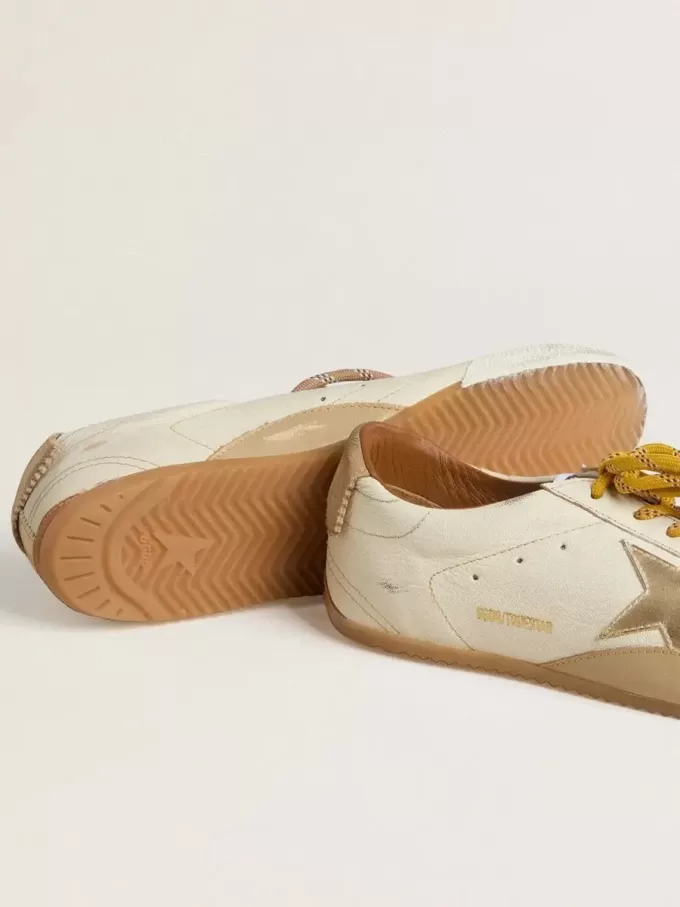 True-Star para hombre en piel napa blanca con estrella de piel dorada y lengüeta del talón en ante beige True-Star para hombre en piel napa blanca con estrella de piel dorada y lengüeta del talón en ante beige