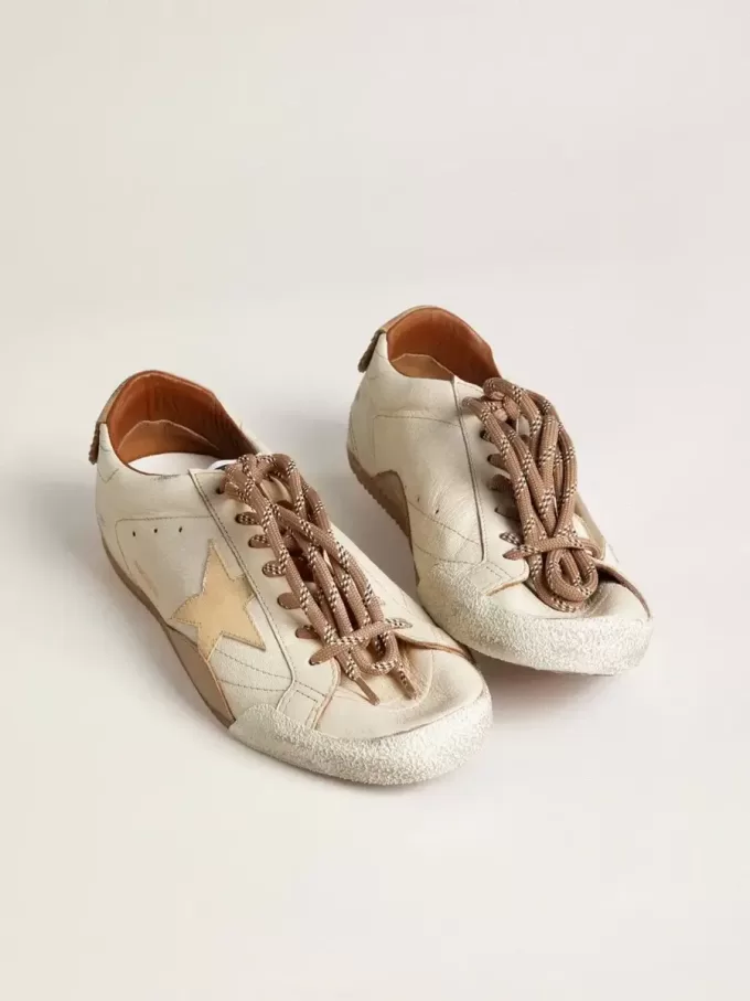 True-Star para hombre en piel napa blanca con estrella de piel dorada y lengüeta del talón en ante beige True-Star para hombre en piel napa blanca con estrella de piel dorada y lengüeta del talón en ante beige