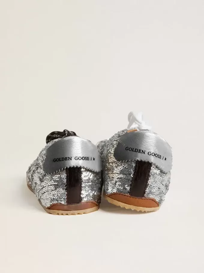 True-Star para mujer con lentejuelas plateadas, estrella negra y lengüeta de cuero plateado en el talón True-Star para mujer con lentejuelas plateadas, estrella negra y lengüeta de cuero plateado en el talón
