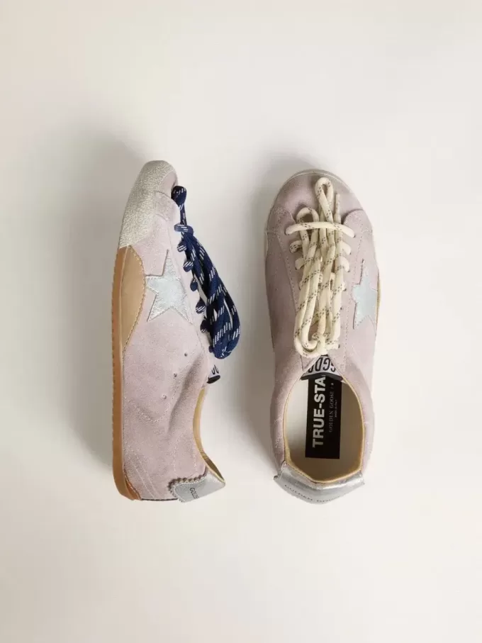 True-Star para mujer en ante rosa pastel con estrella plateada y lengüeta en el talón