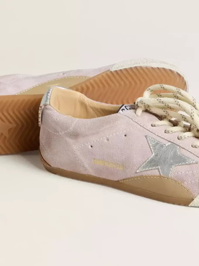 True-Star para mujer en ante rosa pastel con estrella plateada y lengüeta en el talón