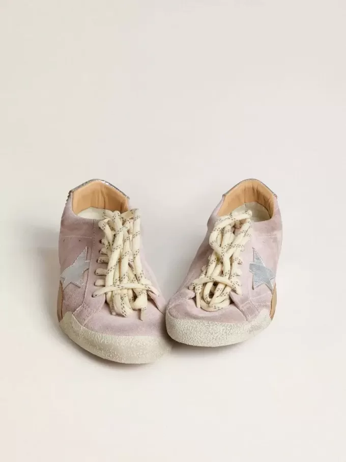 True-Star para mujer en ante rosa pastel con estrella plateada y lengüeta en el talón