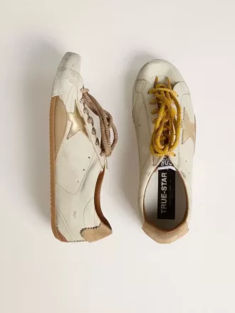 True-Star para mujer en piel napa blanca con estrella dorada y lengüeta del talón en ante beige