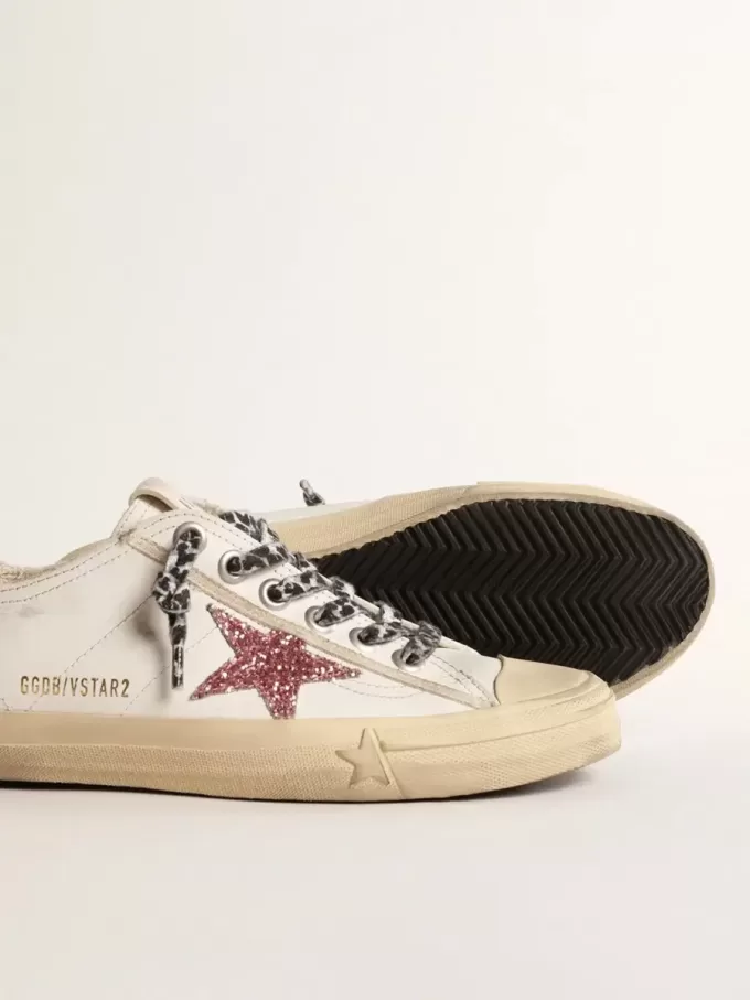 V-Star con estrella rosa brillante y lengüeta del talón en piel metalizada V-Star con estrella rosa brillante y lengüeta del talón en piel metalizada